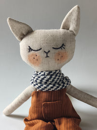 Muñeco artesanal de algodón
