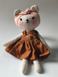 Muñeco artesanal de algodón